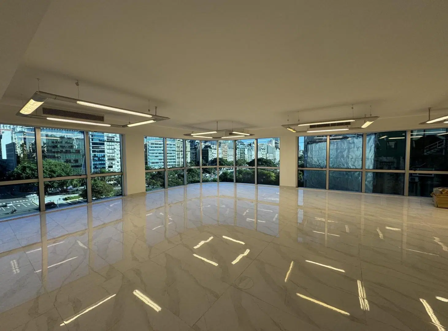 Oficina en venta en Retiro 8