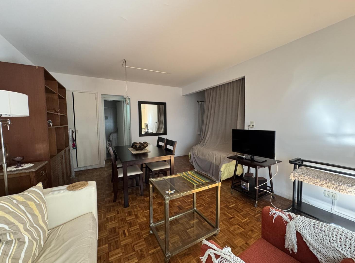 Foto de Departamento monoambiente con balcón en venta en Recoleta, imagen 2
