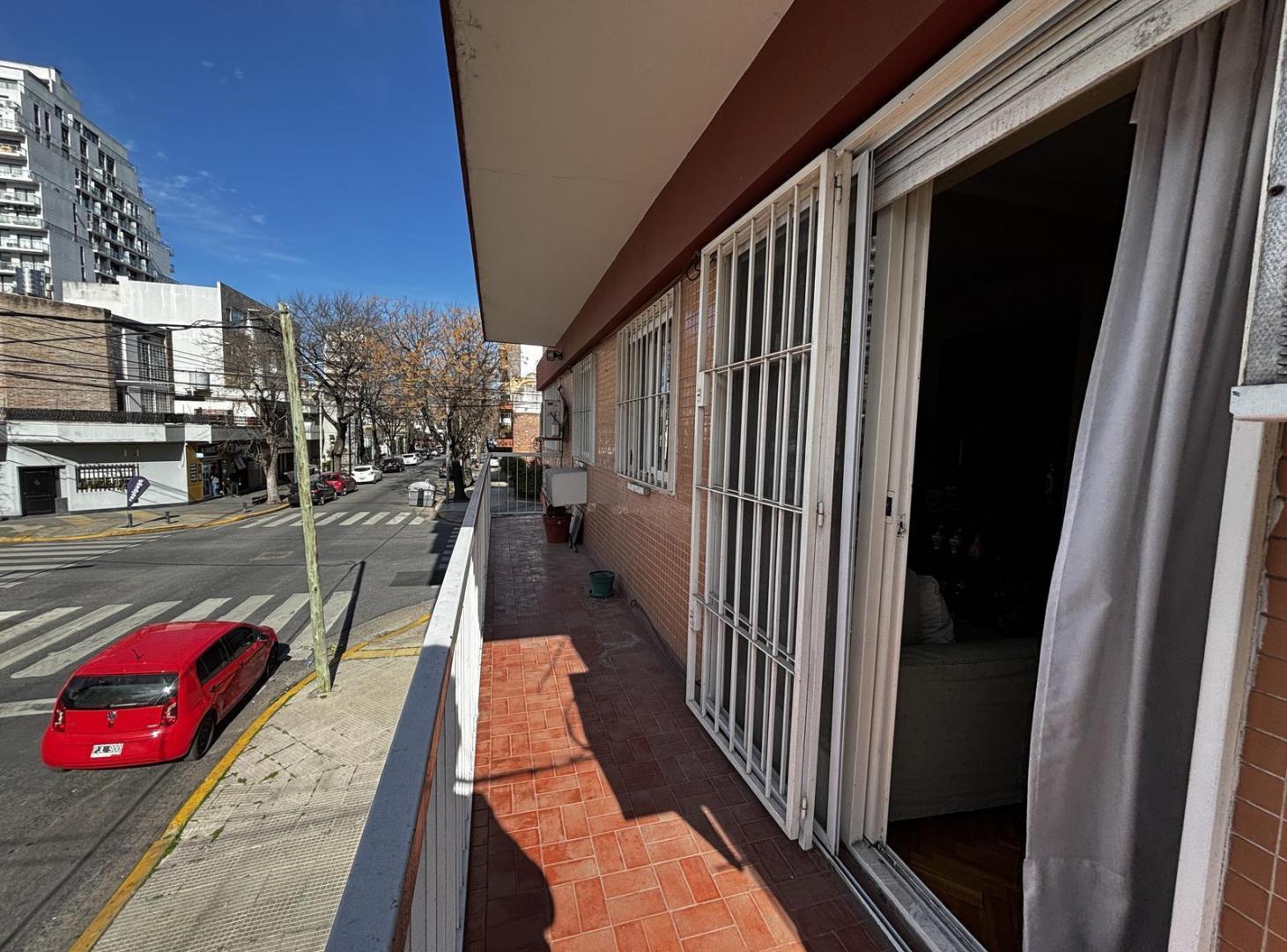 Foto de Departamento 4 ambientes con balcón corrido en Devoto, imagen 2
