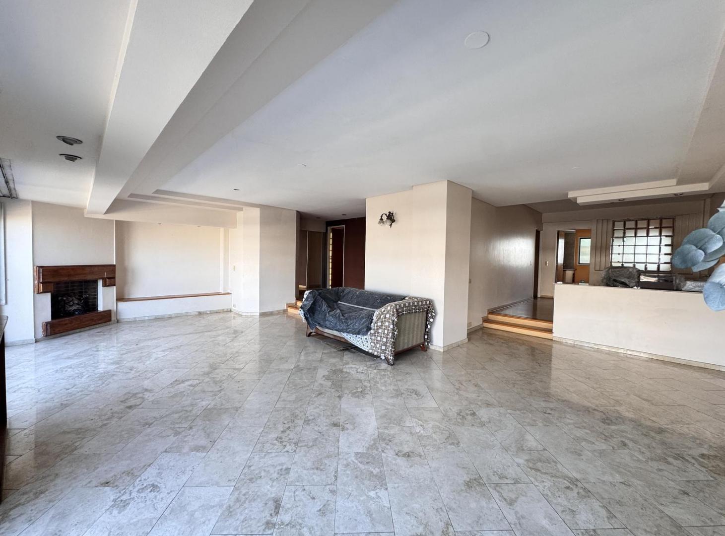 Foto de Departamento 6 ambientes + dep + 2 cocheras en Caballito, imagen 2