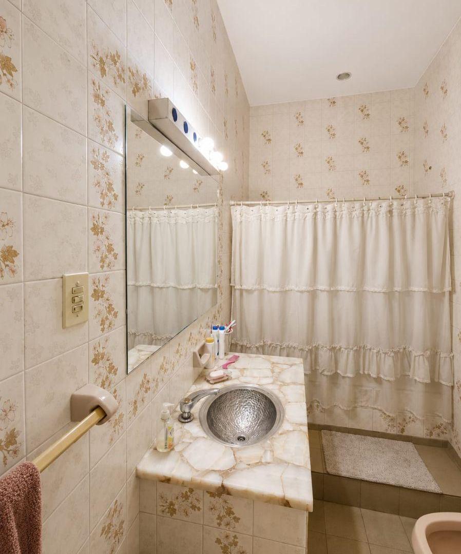 Foto de Venta Vivienda Multifamiliar A Refaccionar 4 Dormitorios Cochera Patio, imagen 5
