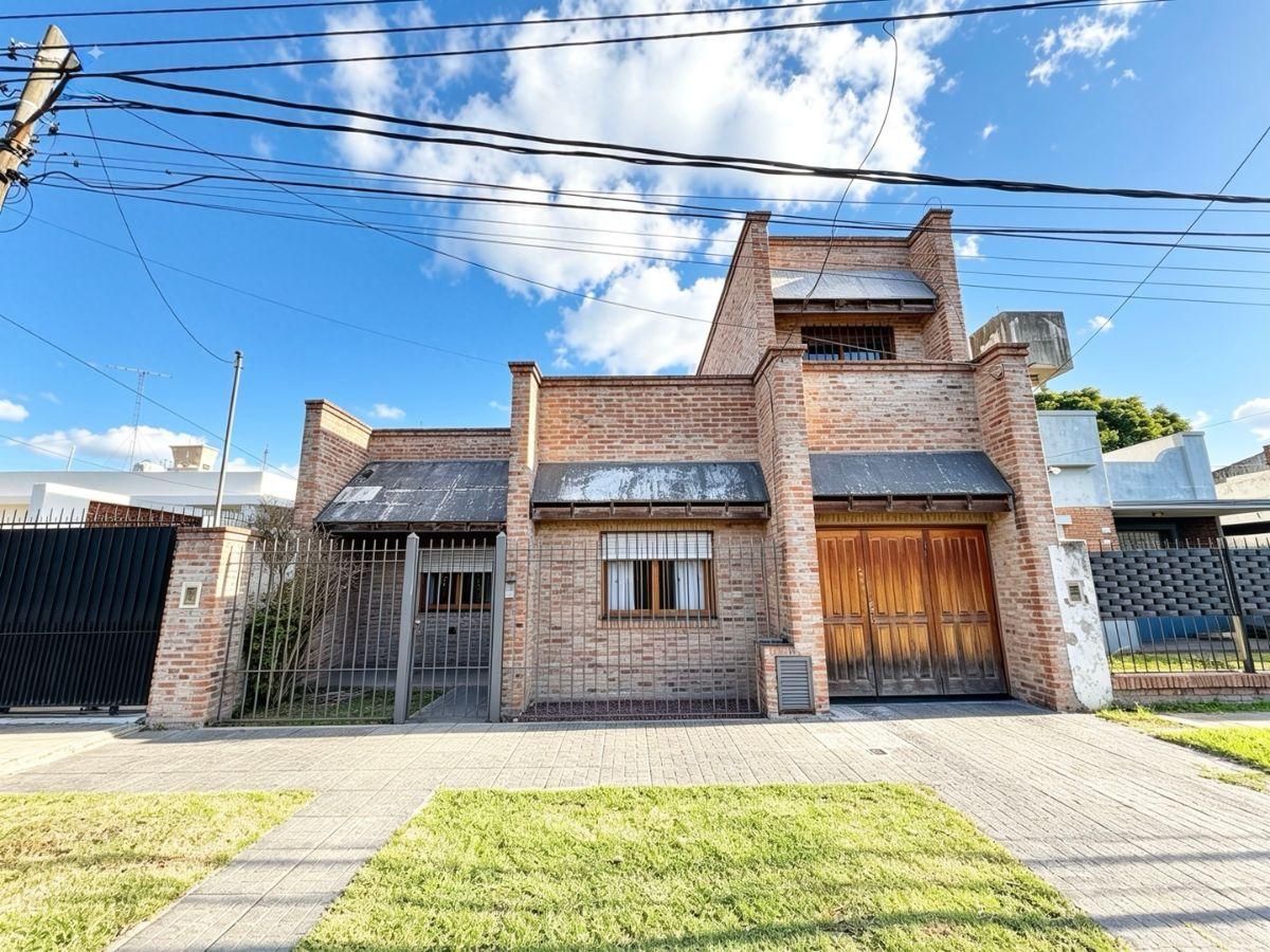 Venta Casa 5 Ambientes En Martin Coronado!