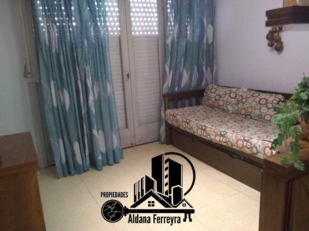 Departamento 3 Ambientes con Dependencia en Pleno Centro E Miramar 3