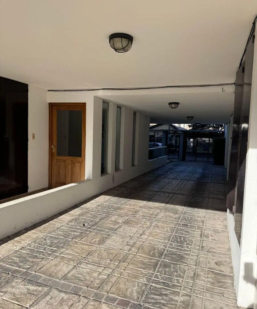 PARTAMENTO MONOAMBIENTE CON COCHERA A METROS DE LA ESTACIÓN CASTELAR 4