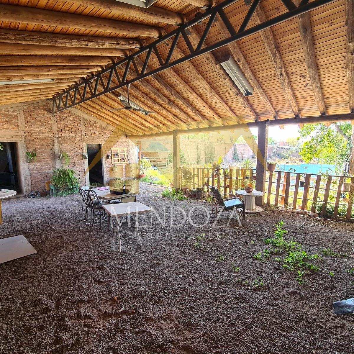 Venta de Terreno con Quincho y Pileta 2