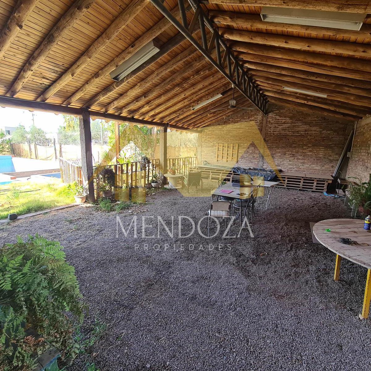 Venta de Terreno con Quincho y Pileta 4