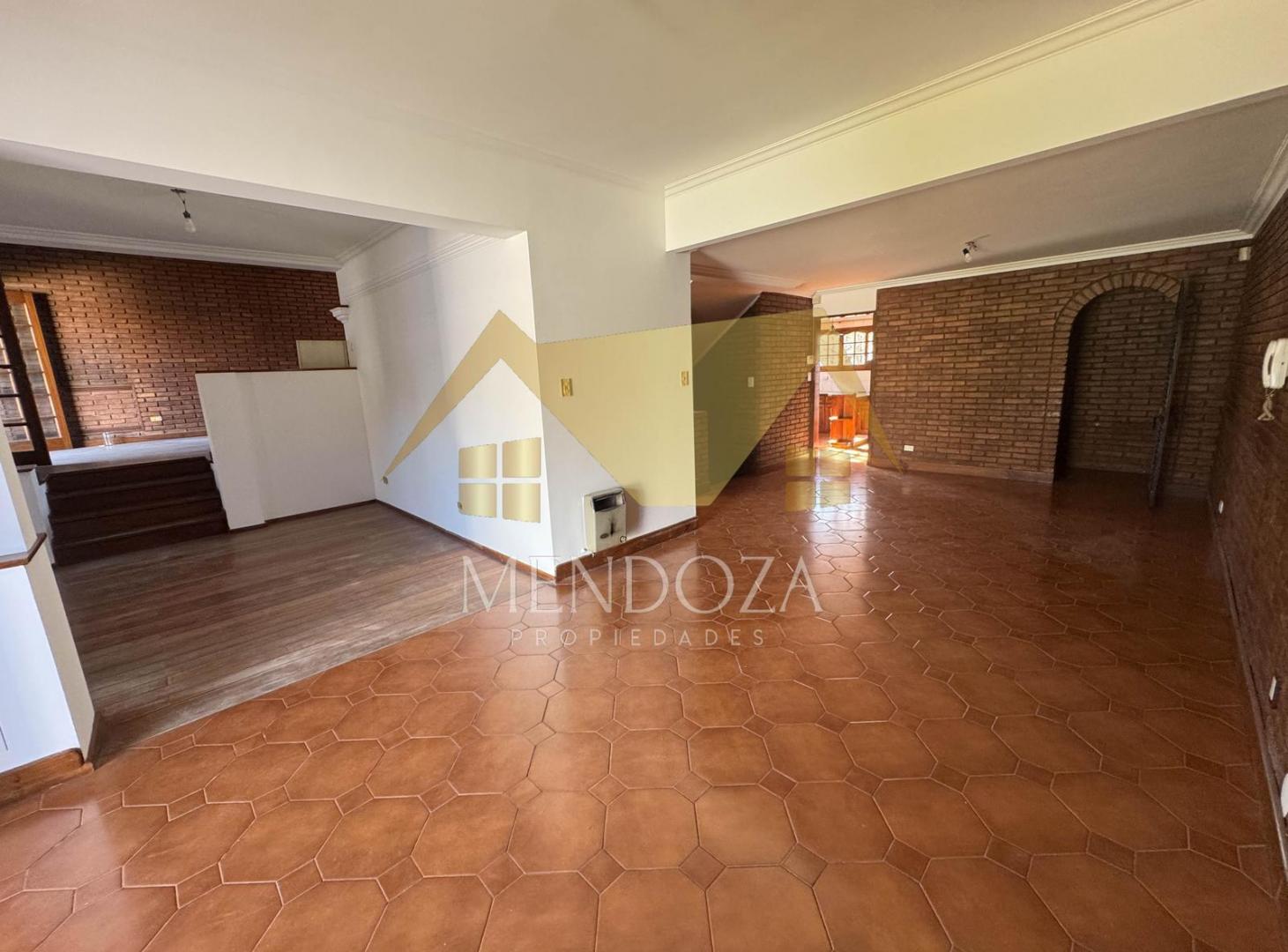 Foto de Casa en Venta en calle Martinez de Rosas 6ta Seccion Capital, imagen 4