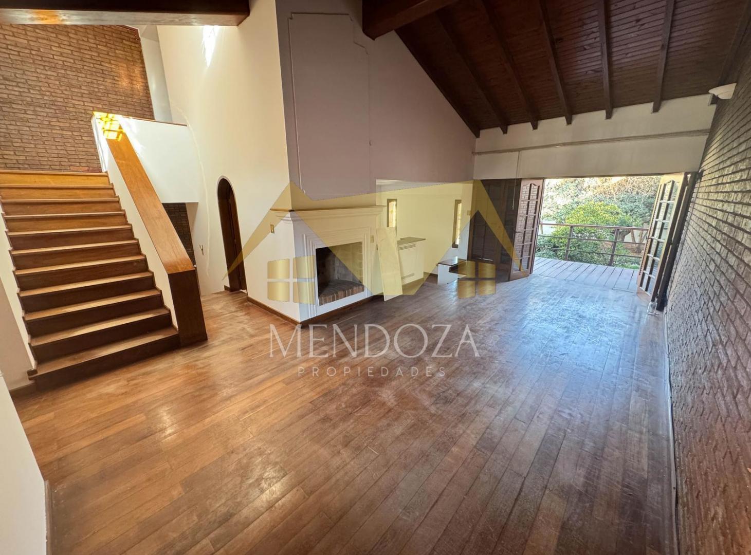 Foto de Casa en Venta en calle Martinez de Rosas 6ta Seccion Capital, imagen 2
