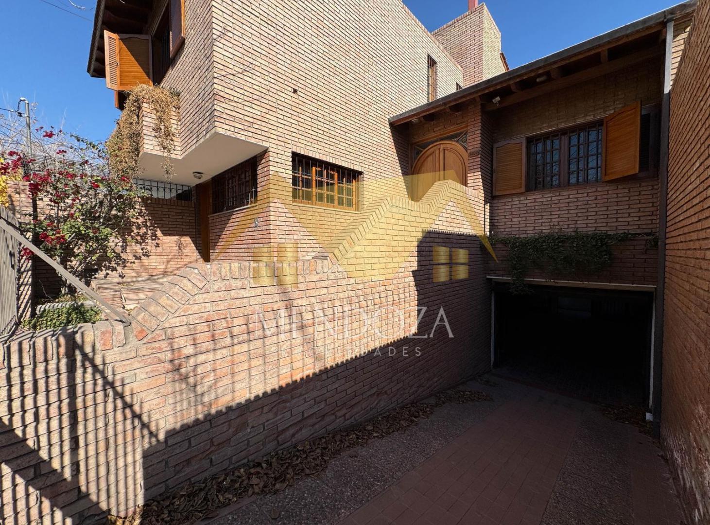 Foto de Casa en Venta en calle Martinez de Rosas 6ta Seccion Capital, imagen 1
