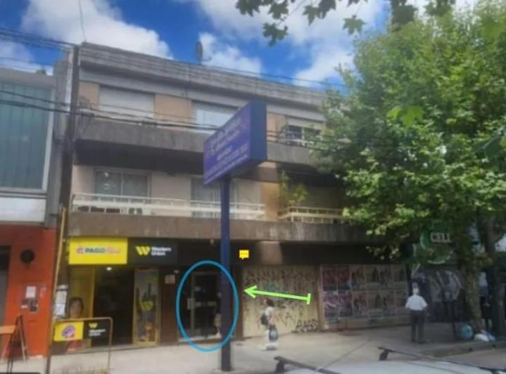Dueño vende 2 amb. centro ,Piso 2, escalera apto prof, luminoso 2