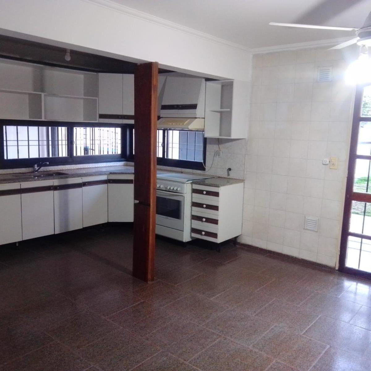 Villa Belgrano 4 Dorm 3 Baños Pileta Esctirura Excelente Entorno 2