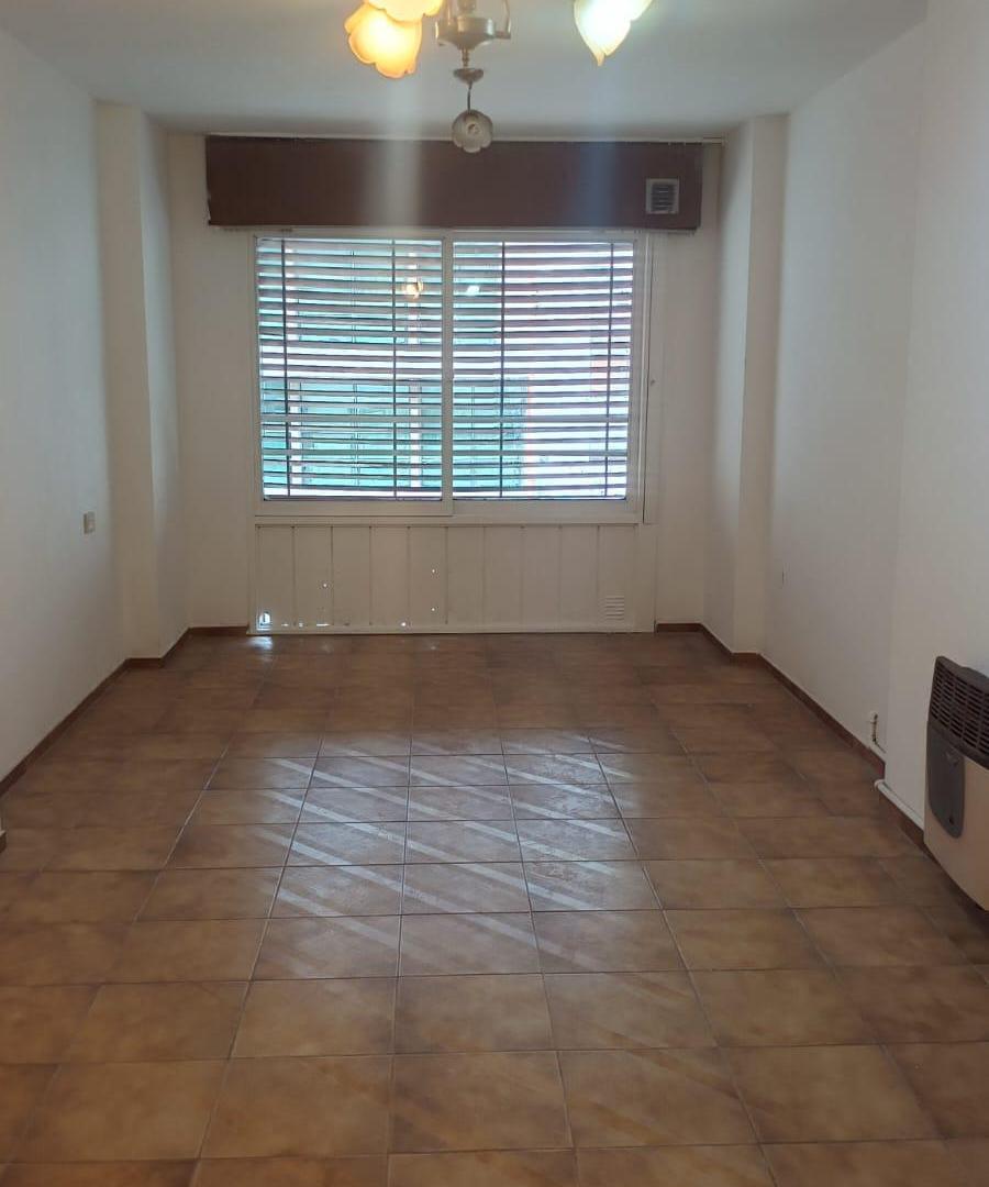 Foto de VENTA DEPARTAMENTO 3 DORMITORIOS MAS COCHERA 9 DE JULIO Y CAÑADA, imagen 2