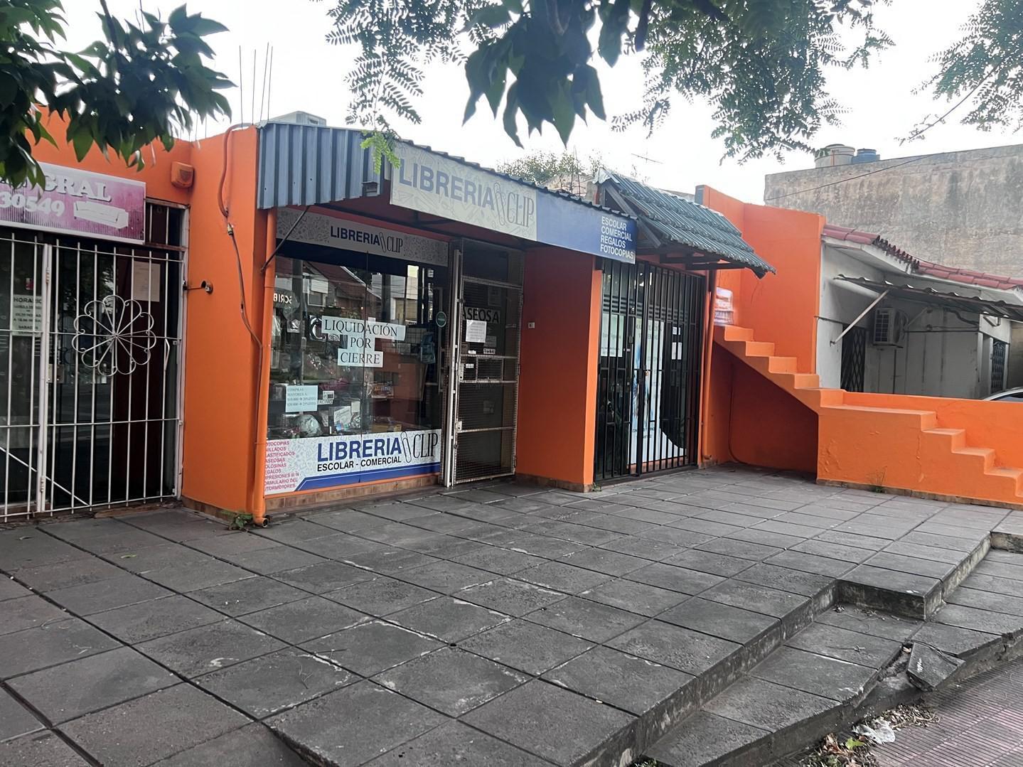 Venta locales comerciales mas cochera multiple Villa Cabrera