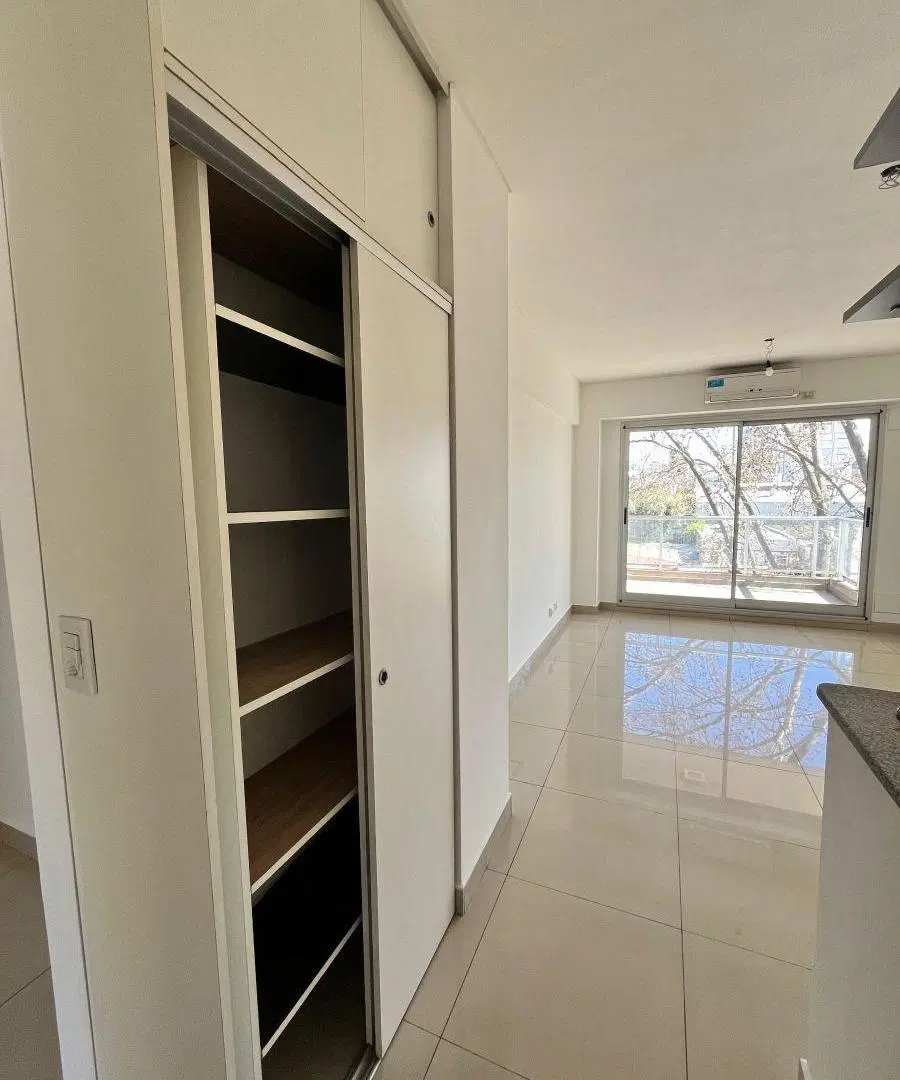 Departamento de 45 m² con 1 dormitorio en alquiler en Monte Castro - Amplio balcón y escritorio! 3