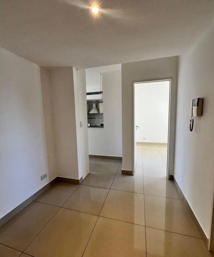Departamento de 45 m² con 1 dormitorio en alquiler en Monte Castro - Amplio balcón y escritorio! 5