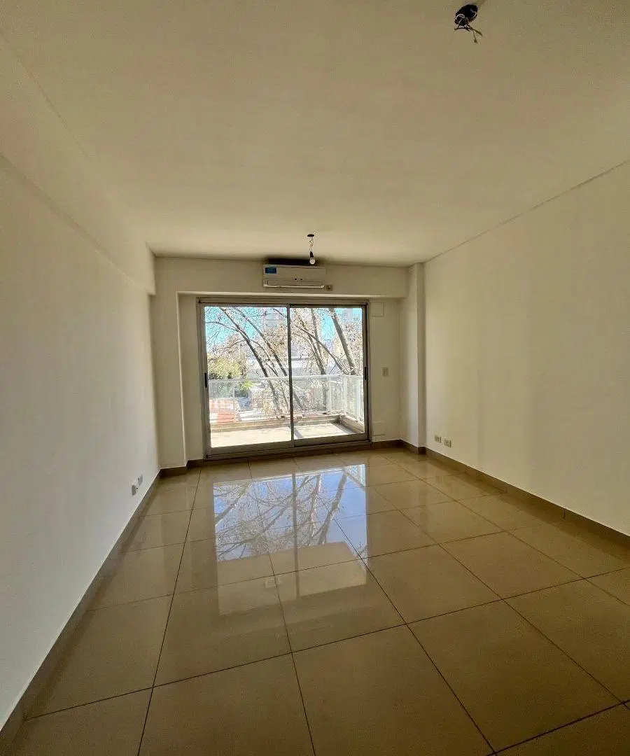 Departamento de 45 m² con 1 dormitorio en alquiler en Monte Castro - Amplio balcón y escritorio! 2