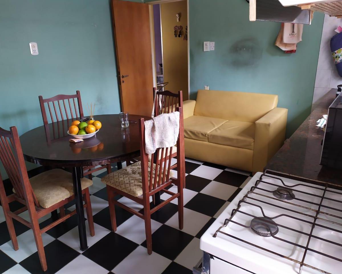Casa al frente con patio Jardin