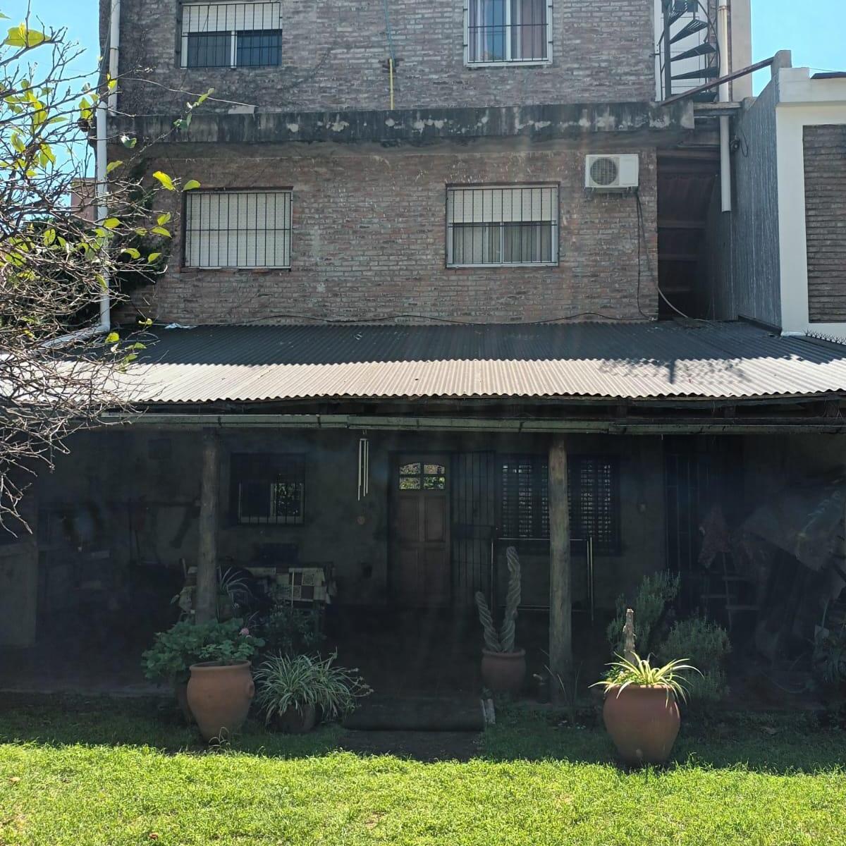 Amplia Casa en Barrio Parque, con Jardin, 4
