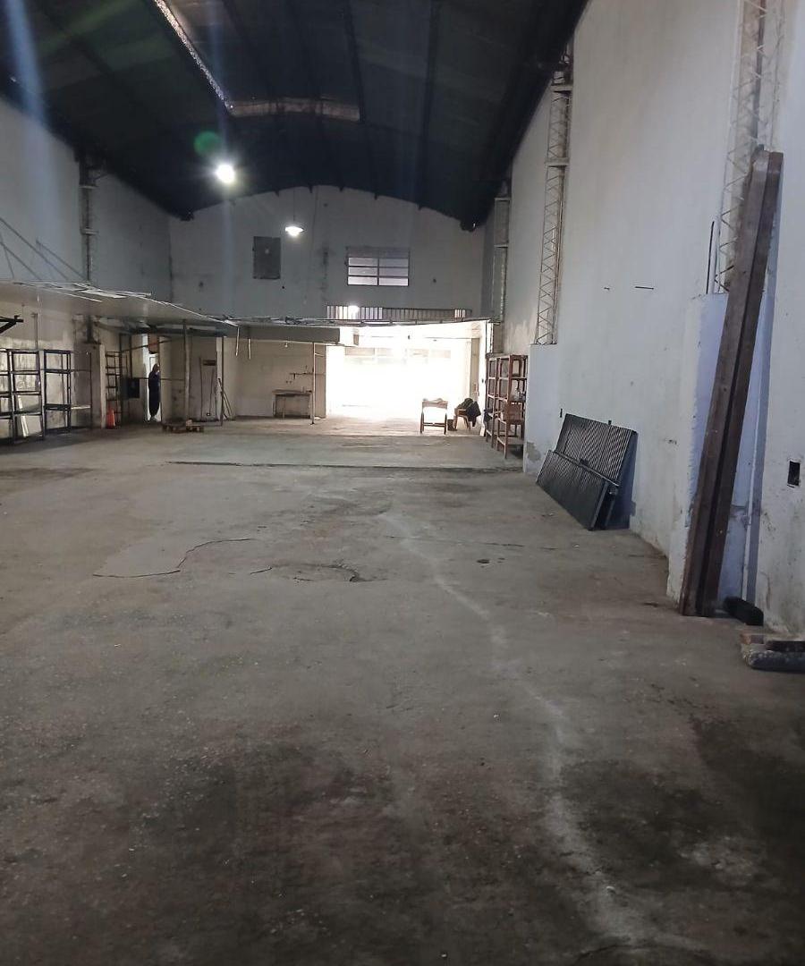Bodega-Galpon de 400 y entrepiso 120 m2 m2 en alquiler en Distrito Sudoeste