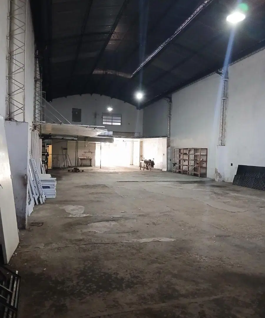Bodega-Galpon de 400 y entrepiso 120 m2 m2 en alquiler en Distrito Sudoeste 5