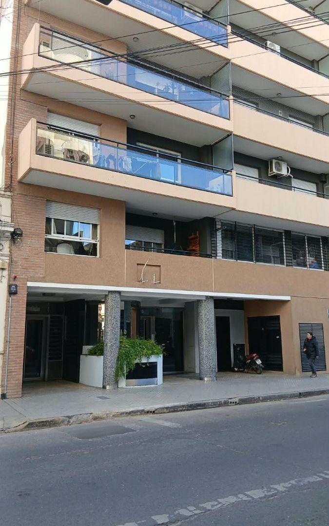Foto de Departamento de 55 m² con 2 dormitorios y cochera en venta en Martín, imagen 1