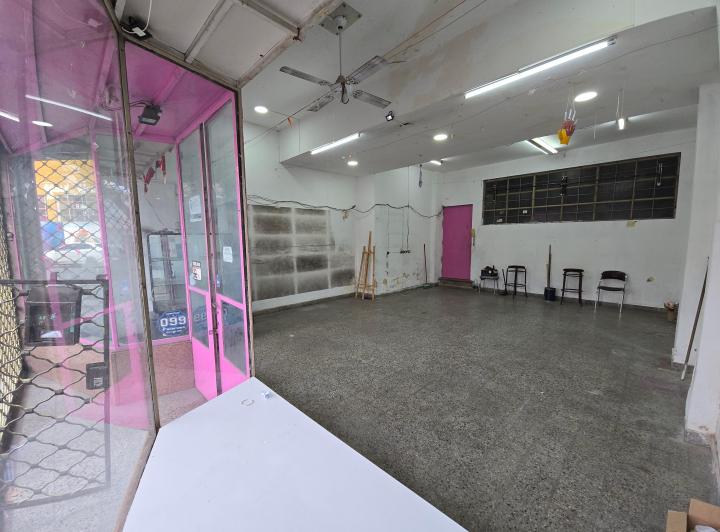 LOCAL COMERCIAL DE 73 M2 DOBLE VIDRIERA GRAN ESPACIO PRINCIPAL 2