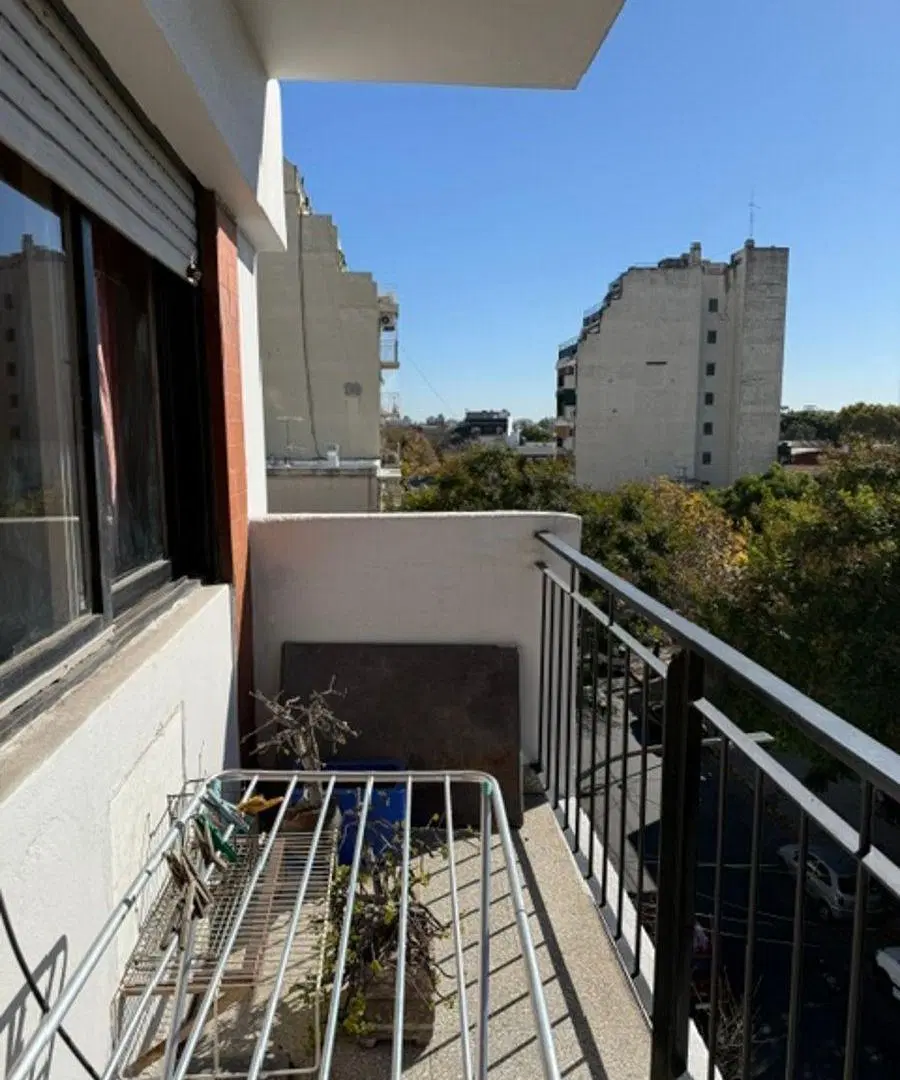 ALEGRE Y LUMINOSO 3 AMBIENTES DE EXCELENTE DISTRIBUCIÓN - GRAN VISTA AL FRENTE A BALCÓN ATERRAZADO! 5