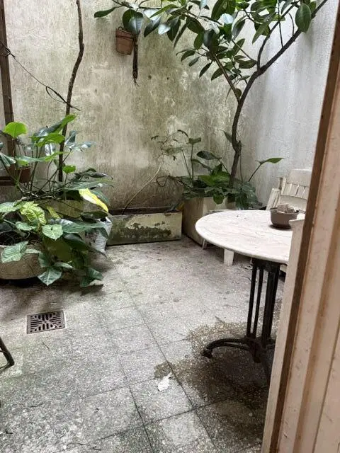 SIMPÁTICO MONOAMBIENTE CON PATIO EN "LA ISLA" IDEAL PROFESIONALES O RENTA 3