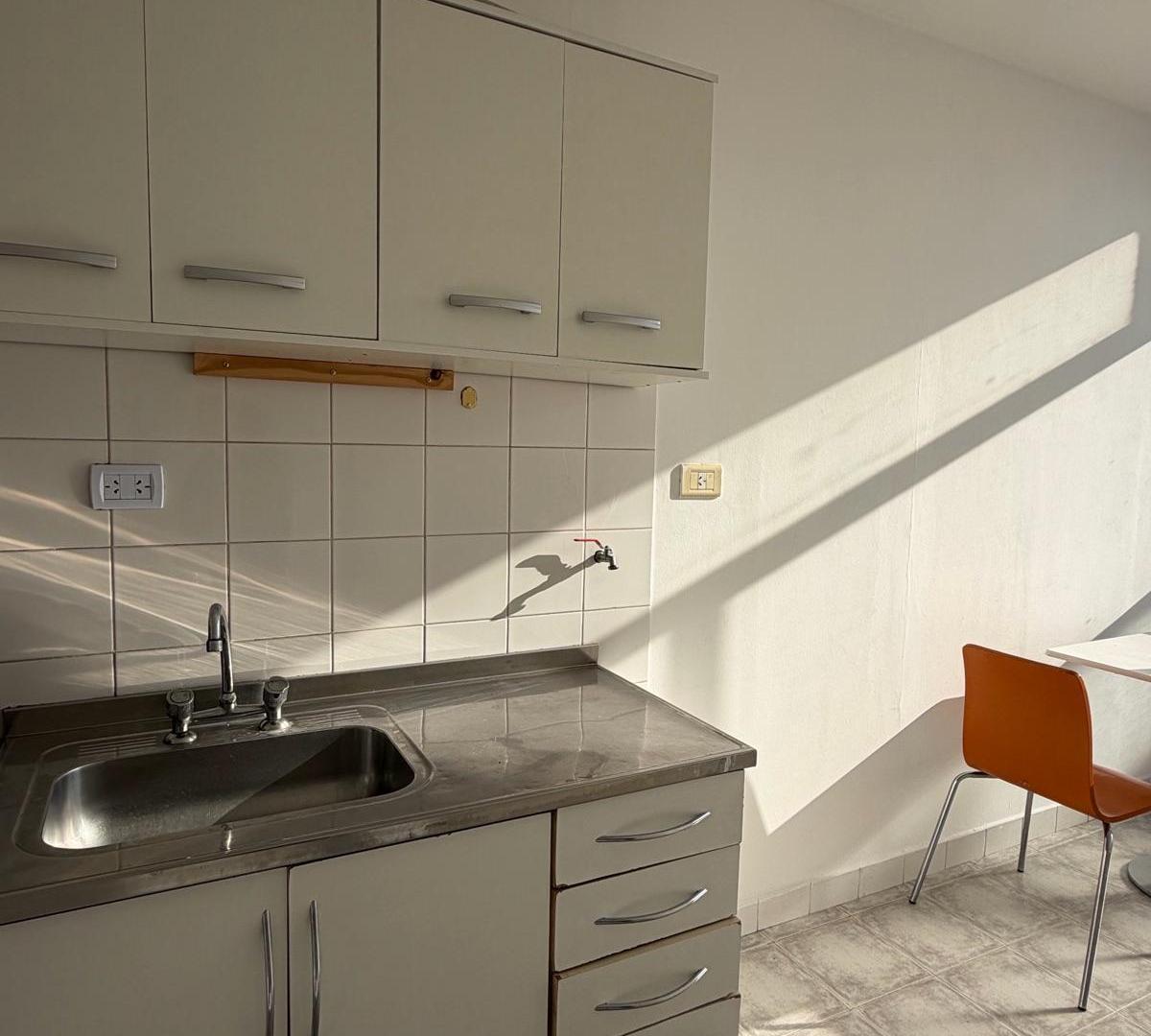 Foto de Súper luminoso y amplio mono ambiente en piso 15 en zona estratégica, imagen 2
