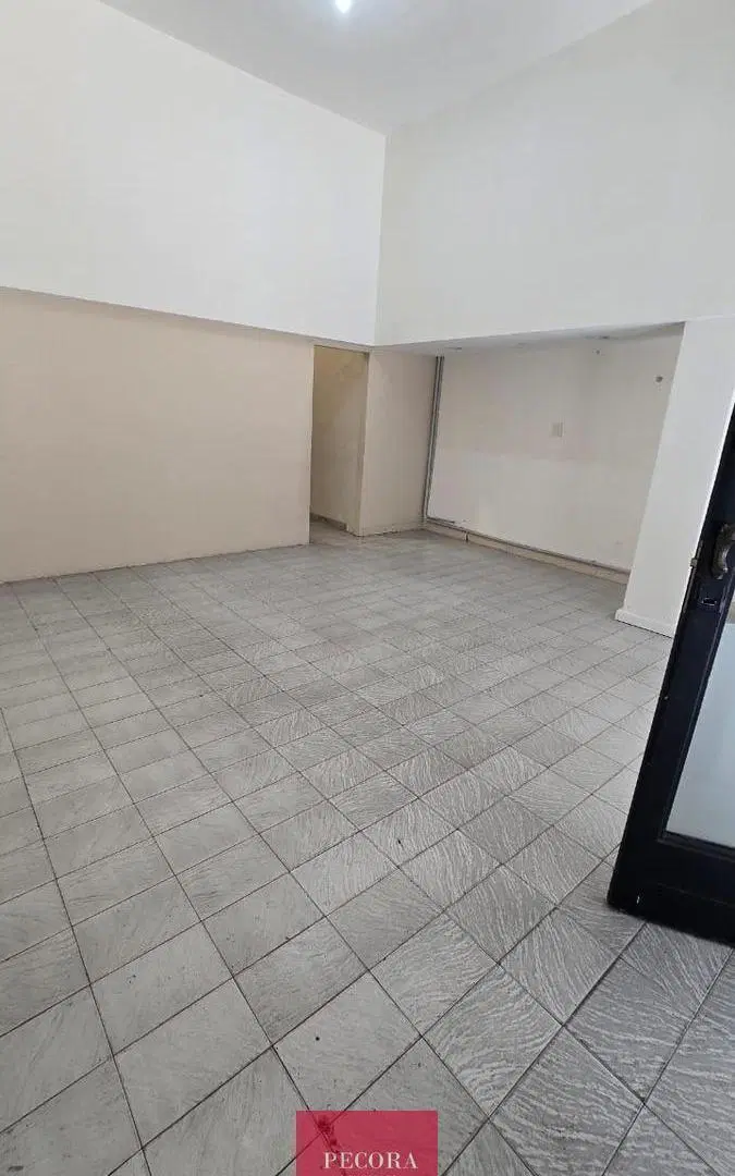 EXCELENTE LOCAL COMERCIAL EN IMPECABLE ESTADO Y REFACCIONADO A NUEVO! 5
