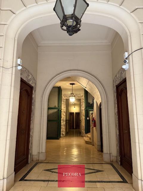 Foto de 3 AMBIENTES PISO ALTO EN EDIFICIO ANTIGUO DE GRAN CATEGORÍA SILENCIOSO, imagen 5