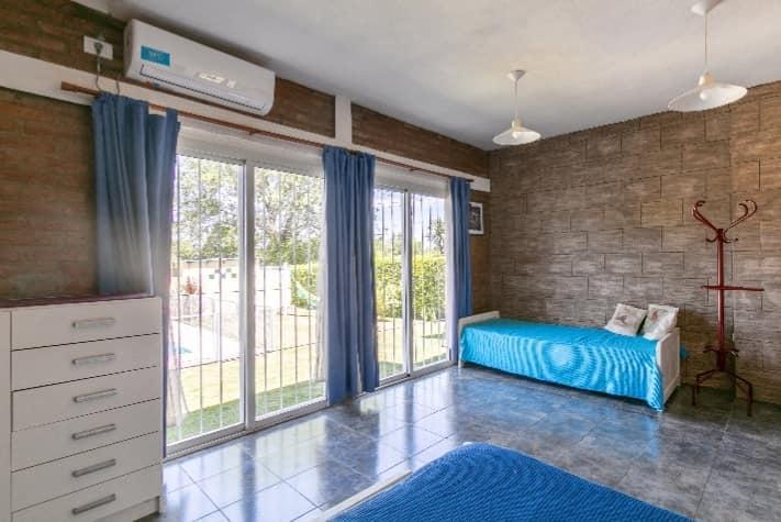 Oportunidad Única: Casa y Dúplex Equipados en Villa Parque Siquiman, Córdoba. 2