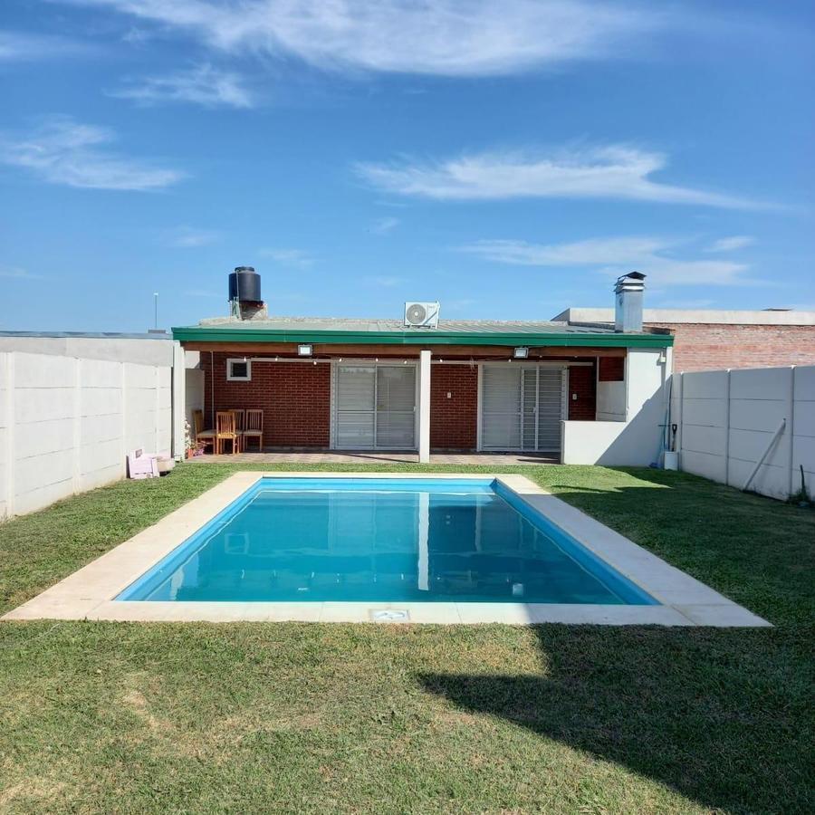 Amplio Terreno con Quincho/casa y Pileta 5