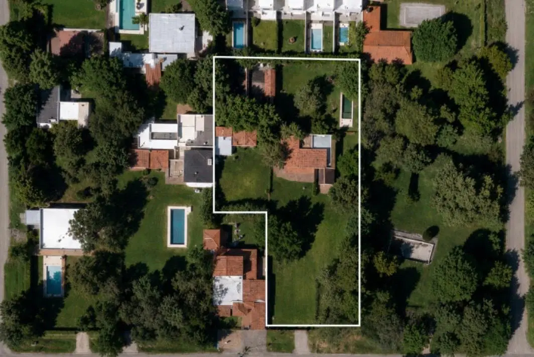3 CASAS EN UN LOTE DE 2800 4