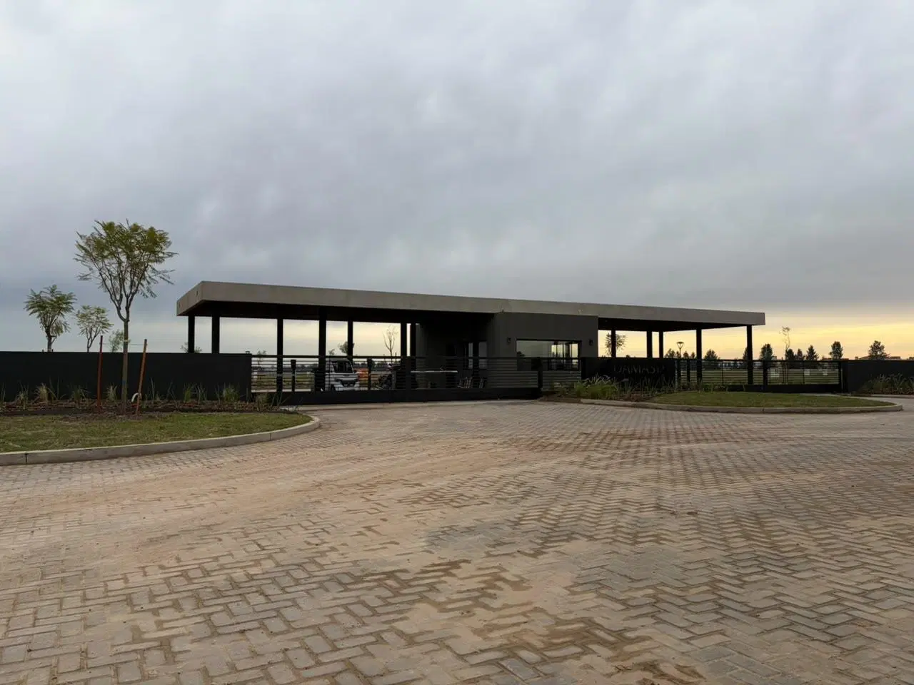 Venta Lote A La Laguna En Damasia Al Sur Canning 3
