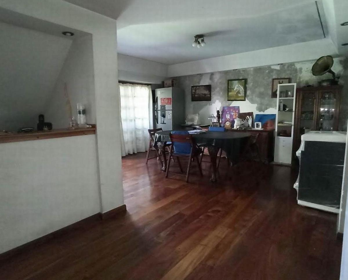 Casa de 4 Amb. con Jardin y Cochera 5