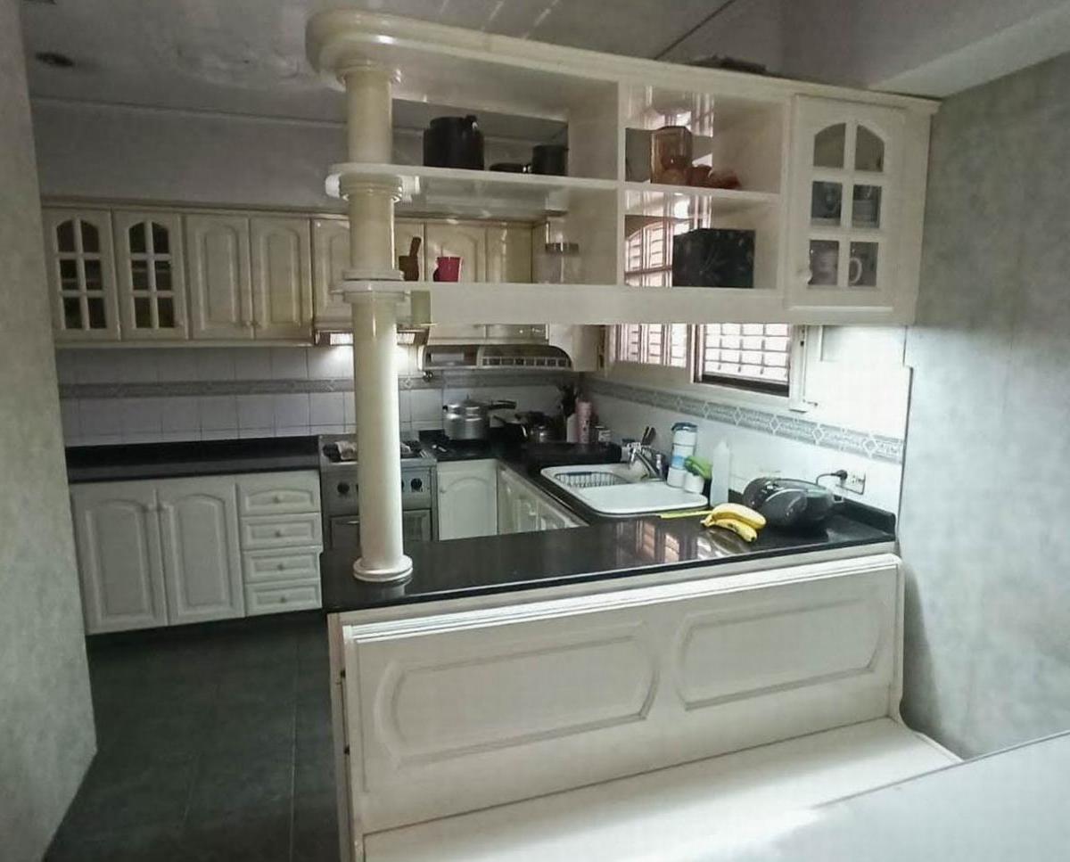 Casa de 4 Amb. con Jardin y Cochera 2