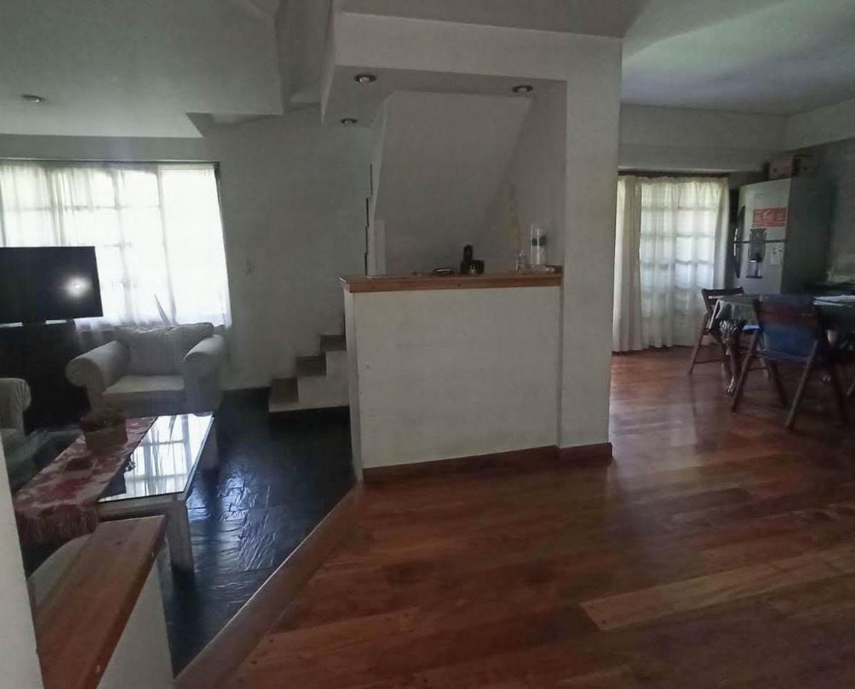 Casa de 4 Amb. con Jardin y Cochera 1