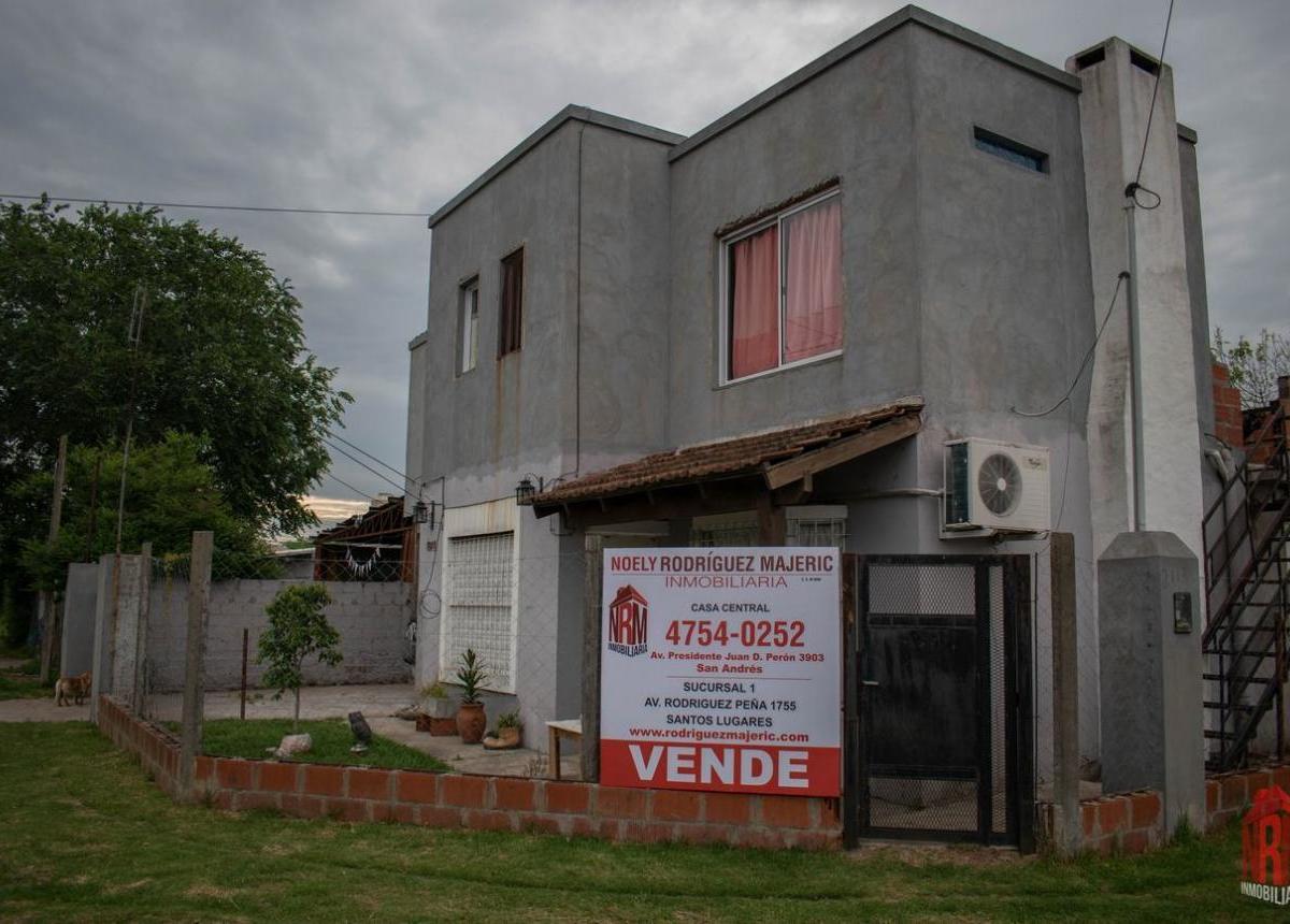 Bloque de 3 dptos c/ pileta