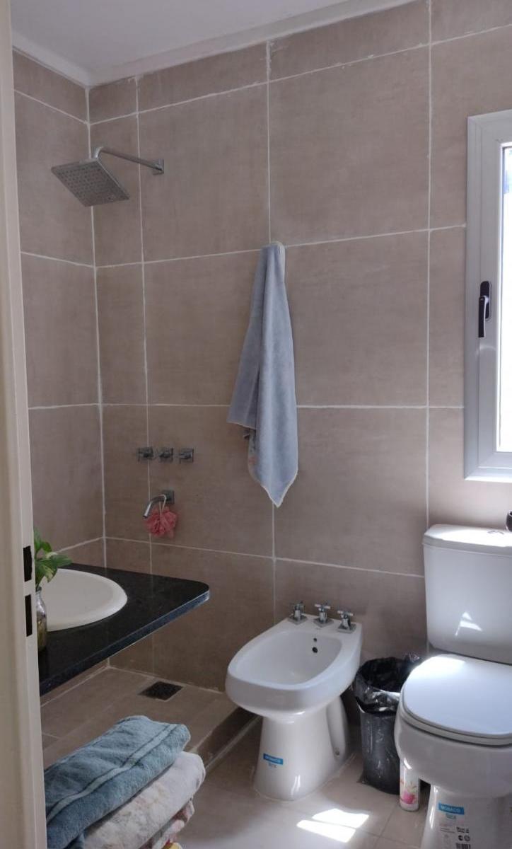 VENTA URGENTE EXCELENTE PH AL FONDO CON PATIO Y TERRAZA
