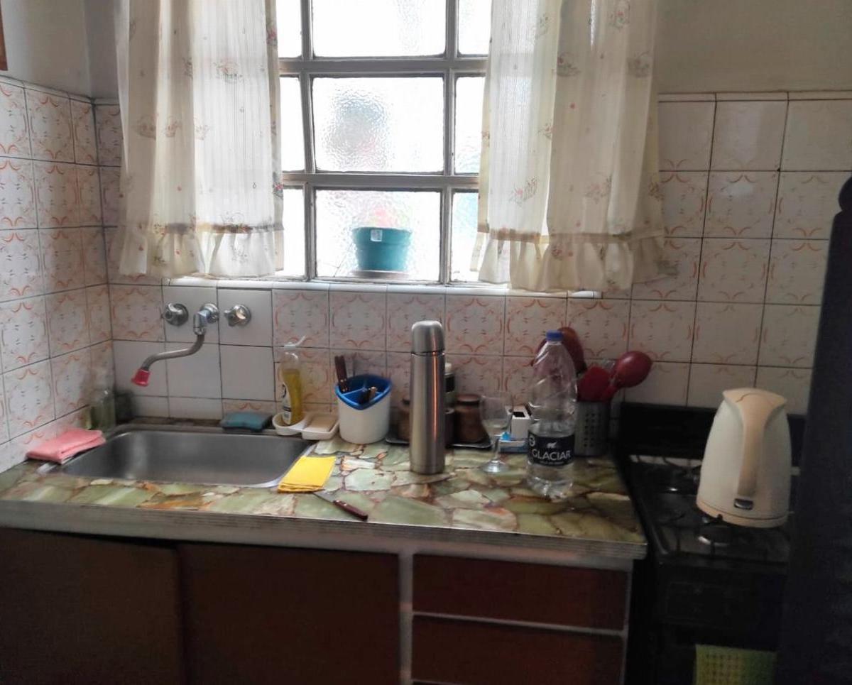 Gran Esquina con Locales y Vivienda 3