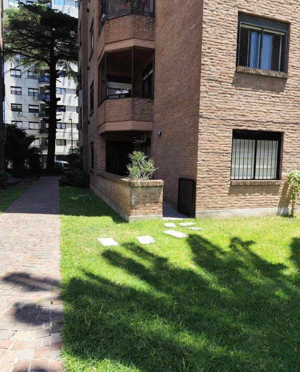 Depto 4 Amb en P. B. con Patio 5