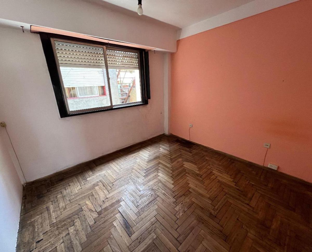 AMPLIO DEPARTAMENTO DE 4 AMBIENTES
