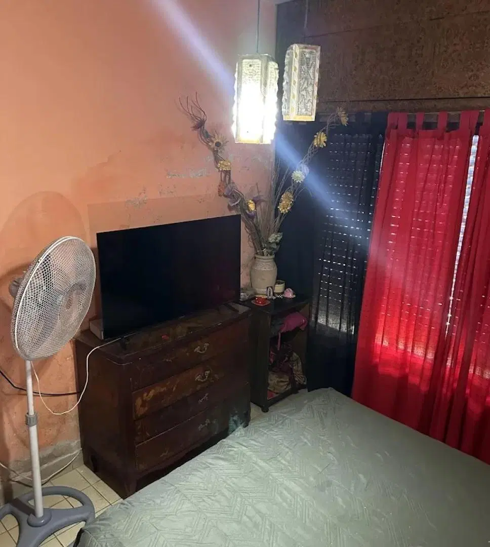 Importante esquina con dos locales y vivienda 2
