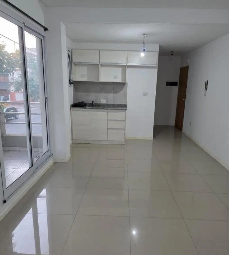 EXCELENTE MONOAMBIENTE CON BALCON 3
