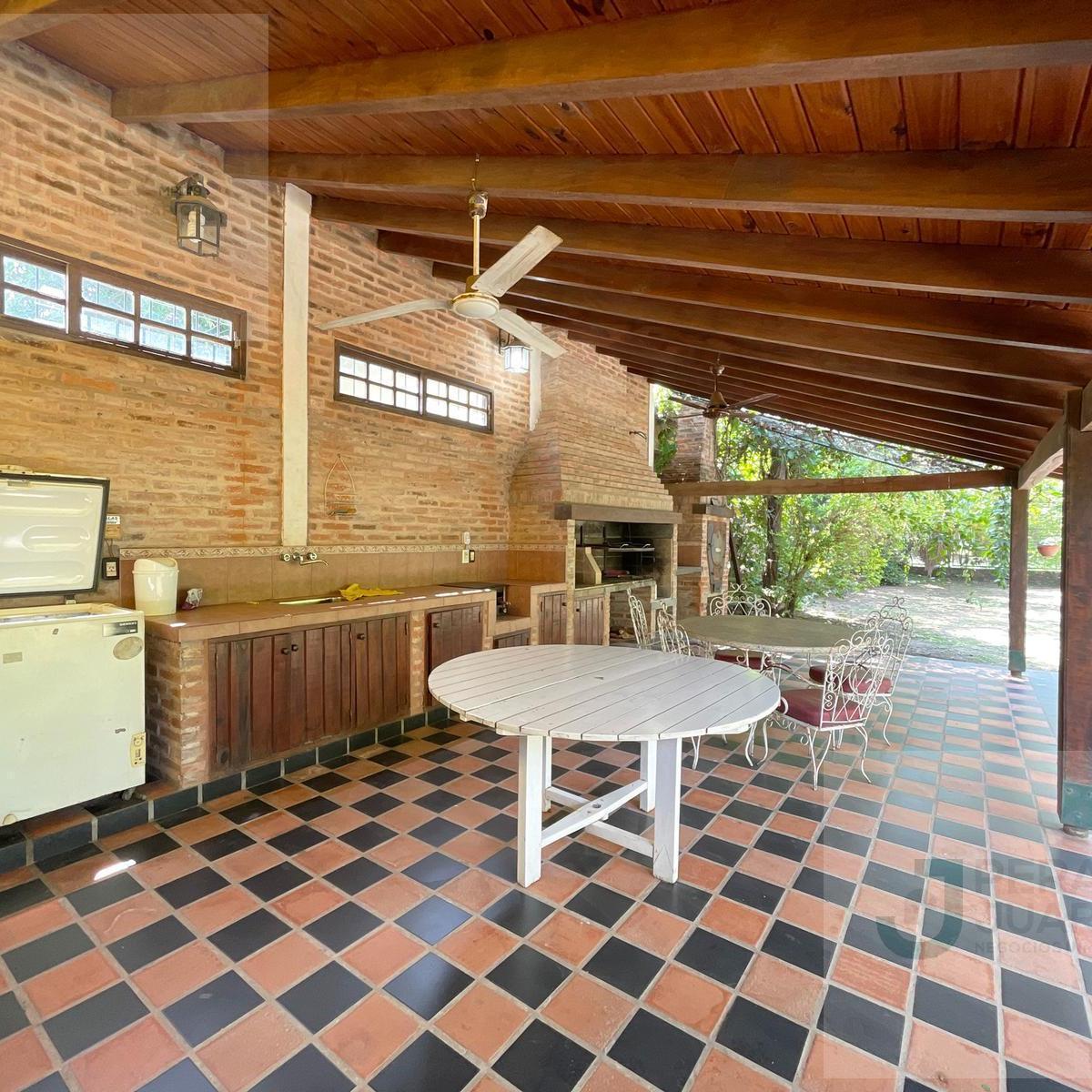 Casa en Venta Sobre Av Principal Paso de La Patria 3