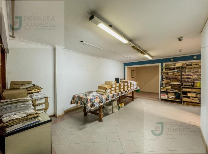 LOCAL COMERCIAL CON OFICINAS Y DEPOSITO EN VENTA. UNICO! 4