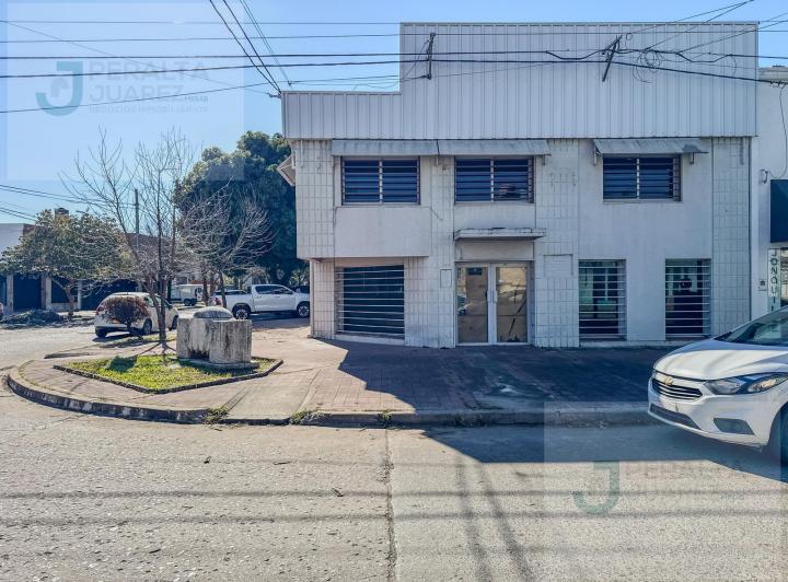 LOCAL COMERCIAL CON OFICINAS Y DEPOSITO EN VENTA. UNICO! 3