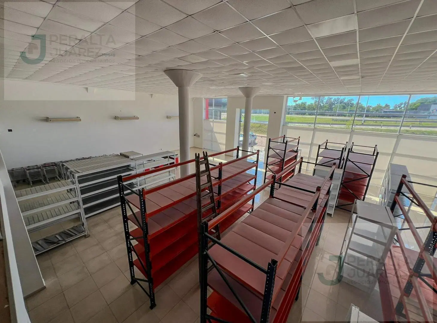 Local comercial con deposito en ALQUILER sobre autovia Ruta 11 3