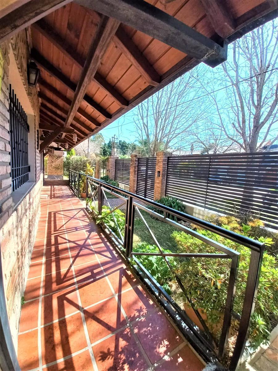 Casa en Granadero Baigorria 3